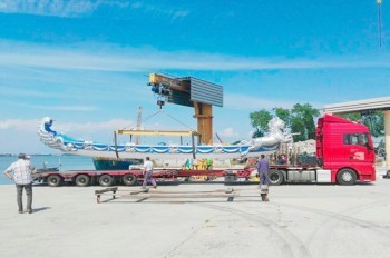 В Прагу доставили уникальные гондолы из Венеции: видео