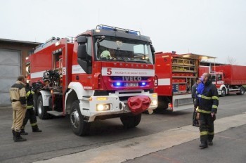 В Праге пожарным пришлось срезать секс-игрушку с пениса пациента
