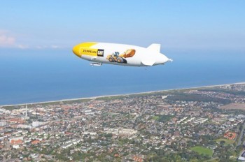 В Прагу прилетел самый большой дирижабль в мире: видео