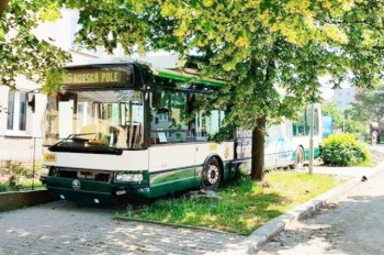 В Чехии от водителя «сбежал» троллейбус с пассажирами