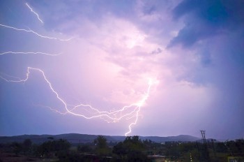 В Чехии объявлено предупреждение о сильных грозах