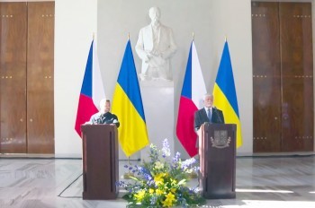 Президенты Чехии и Украины провели встречу в Праге: видео