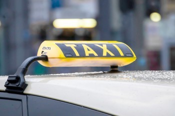 В Чехии таксист спас иностранца с ножевыми ранениями