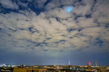 Президент Чехии зажег лазерный луч на Жижковской телебашне: фото и видео