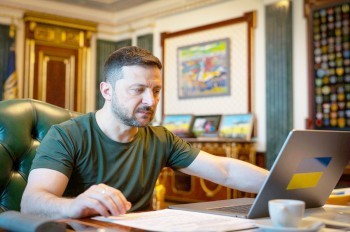 Зеленский ответил на предложение Путина о прямых переговорах