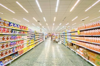 В Чехии вор прямо в супермаркете выпил полбутылки рома и уснул