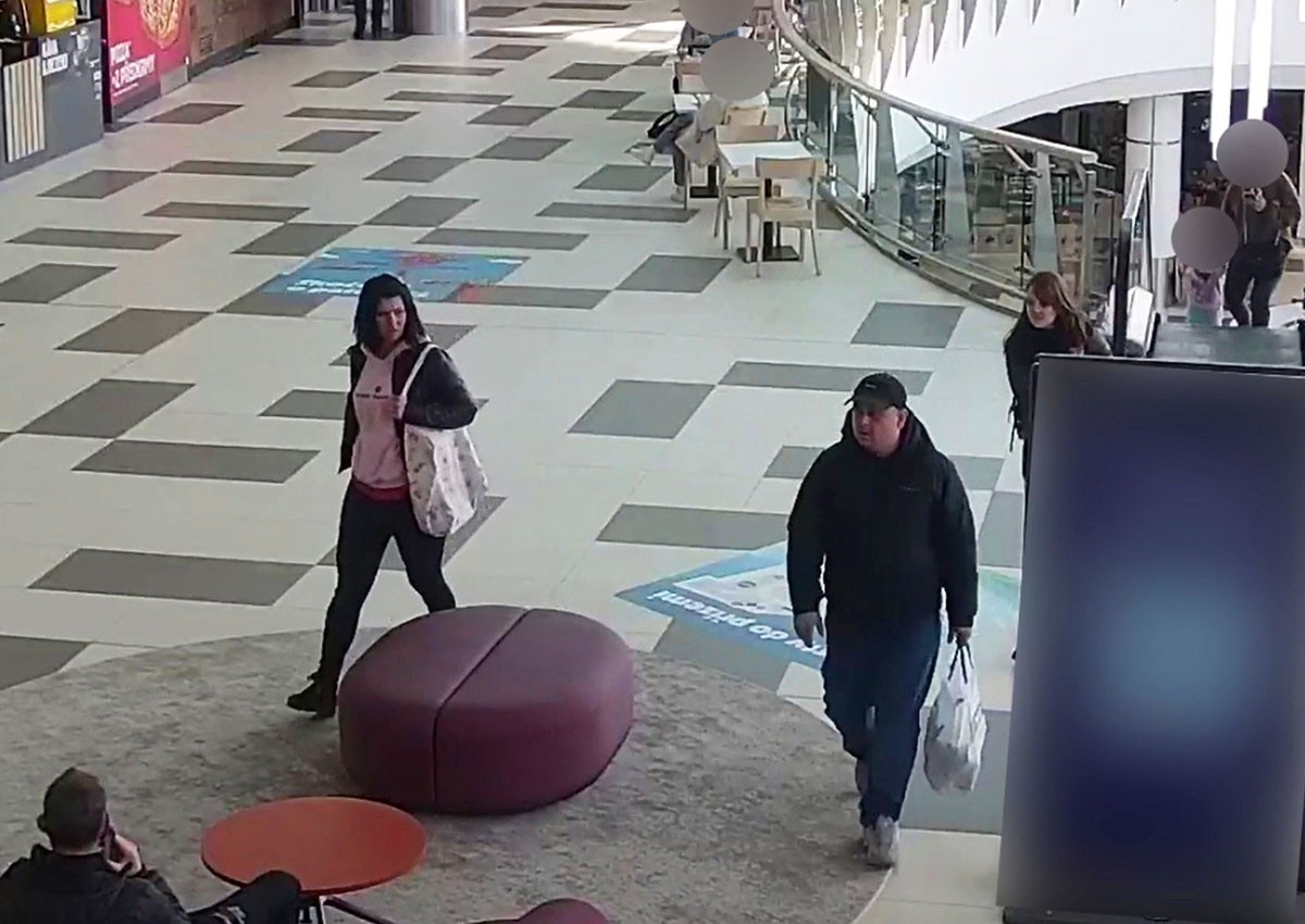 В Праге женщина нашла чужую карту и устроила «хитрый шоппинг»