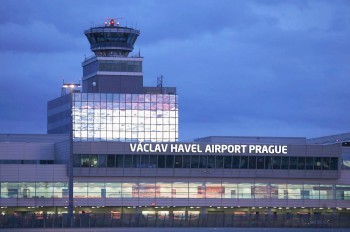 Самолет не смог приземлиться в Праге из-за сильной грозы