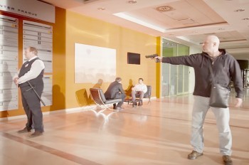 Видео: полиция Чехии объяснила, как вести себя при атаке террористов