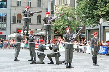 В центре Праги выступят почетные караулы стран НАТО