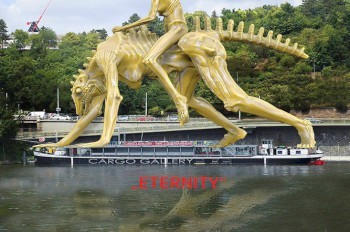 В Праге установили самую большую киберскульптуру в Европе