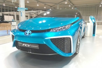 В Чехию привезли первый в мире серийный автомобиль с водородным двигателем