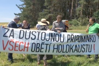 В Чехии цыгане потребовали снести свинарник на месте бывшего концлагеря