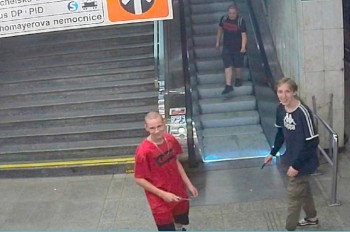 В пражском метро трое неизвестных с ножами ограбили школьников