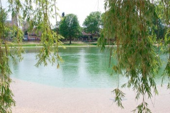 В Праге для купания открылось обновленное водохранилище «Лготка»