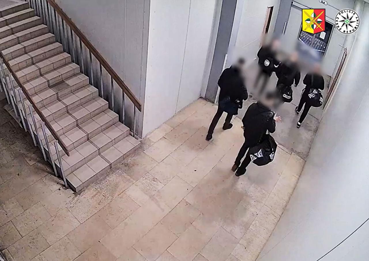 В Праге фанаты устроили засаду и жестоко избили соперников: видео