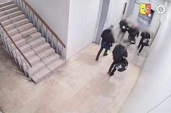 В Праге фанаты устроили засаду и жестоко избили соперников: видео