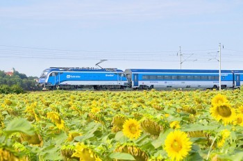 Чешский поезд несколько часов простоял на жаре без кондиционеров. Троих пассажиров госпитализировали
