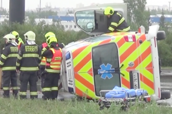 Машина скорой помощи попала в ДТП в Праге