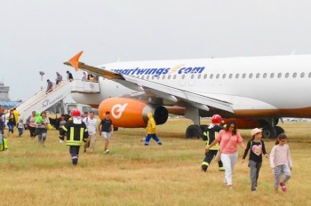  Самолет чешской Smart Wings выкатился за пределы ВПП в Болгарии: видео