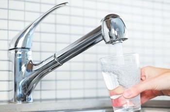 Десятки жителей района Прага-Восток отравились водопроводной водой