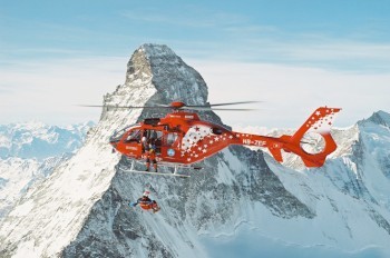 В Швеции ленивая альпинистка использовала спасательный вертолет как такси