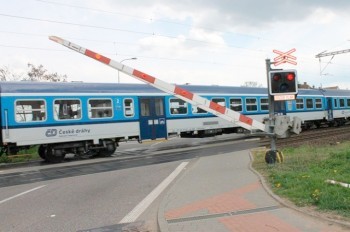 В Чехии 1,5-годовалый мальчик выбежал под поезд