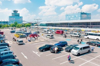 Пражский аэропорт изменил условия бесплатной парковки