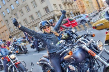 На празднование юбилея Harley-Davidson в Прагу приехали 110 тыс. человек