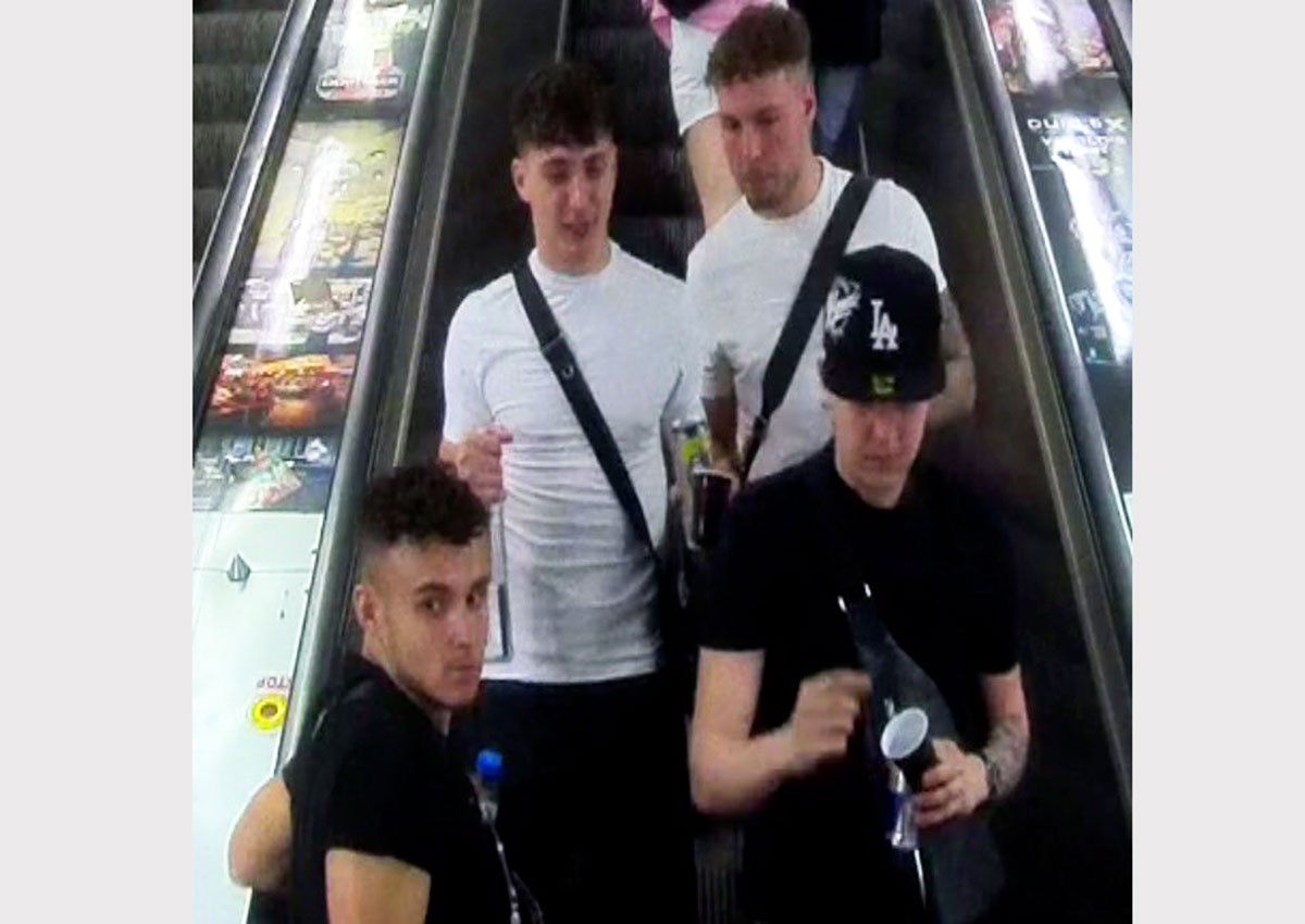 Пожар эскалатора в метро Праги стал результатом поджога. Полиция разыскивает группу мужчин