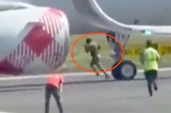 Появилось видео гибели мужчины в двигателе самолета в аэропорту Милан-Бергамо