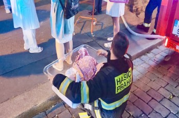 В Праге из-за пожара эвакуировали роддом