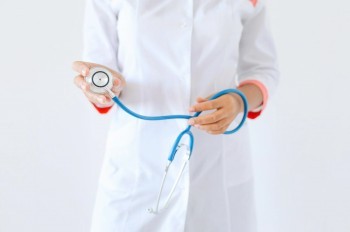 В Чехии врачи-самозванки принимали пациентов и выписывали больничные