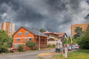 Предупреждение о сильных грозах объявили в Чехии