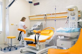 Чешские врачи объяснили, как беременность 12-летней школьницы могла остаться незамеченной