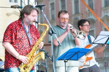 Пражан пригласили бесплатно послушать джаз на Староместской площади