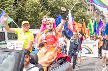 В центре Праги прошел гей-парад: фото и видео