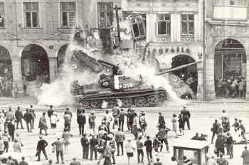Ровно 49 лет назад войска Варшавского договора вторглись в Чехословакию