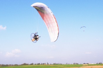 В Чехии разбился участник чемпионата Европы по параглайдингу