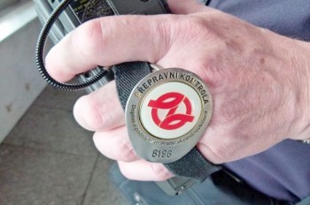 Пражским безбилетникам простят часть штрафа за покупку проездного