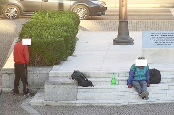 В Чехии иностранец справил нужду на памятник «Спасибо, Америка!» 