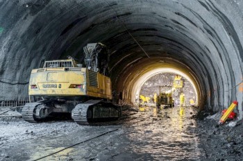 На стройке метро в Праге погиб рабочий. Вероятно, он покончил с собой