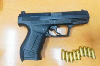 В Праге задержали пьяного иностранца с боевым пистолетом