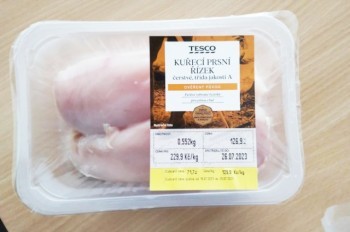 В чешские магазины Tesco попала зараженная сальмонеллой курятина