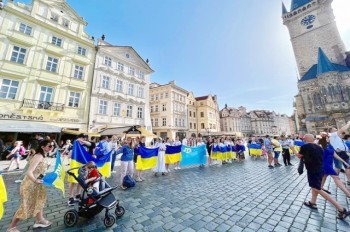 Украинцы провели в Праге флешмоб по случаю Дня независимости Украины