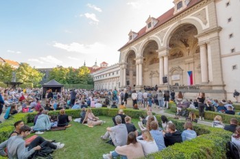 Бесплатный концерт: в среду симфонический оркестр Праги исполнит музыку из фильмов
