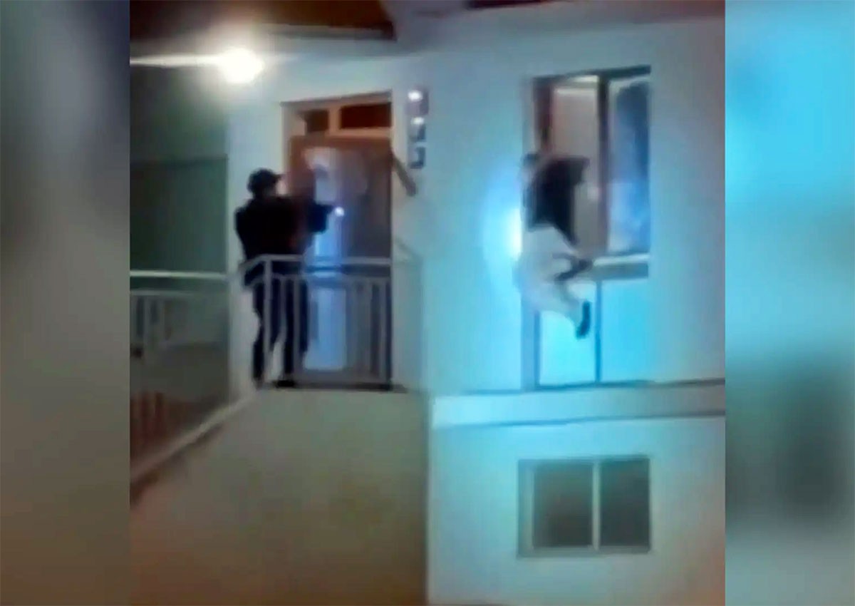 В Праге полицейский застрелил рецидивиста. Видео вызвало споры о правомерности