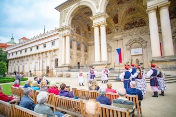 Важно: что делать, если человек упал на рельсы в метро Праги