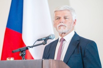 Президент Чехии: не могу гарантировать военную помощь Украине после выборов