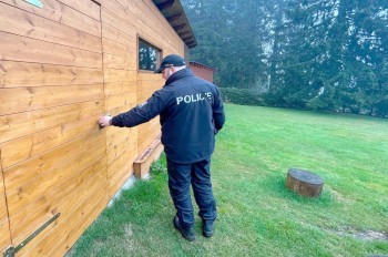 В Чехии иностранец напал на двух полицейских